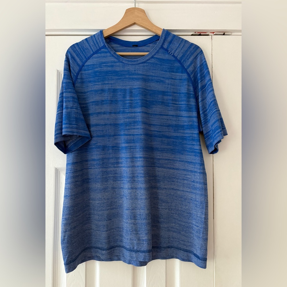 Lululemon Metal Vent Tech Blue Striped Shirt Est. Size Large EUC